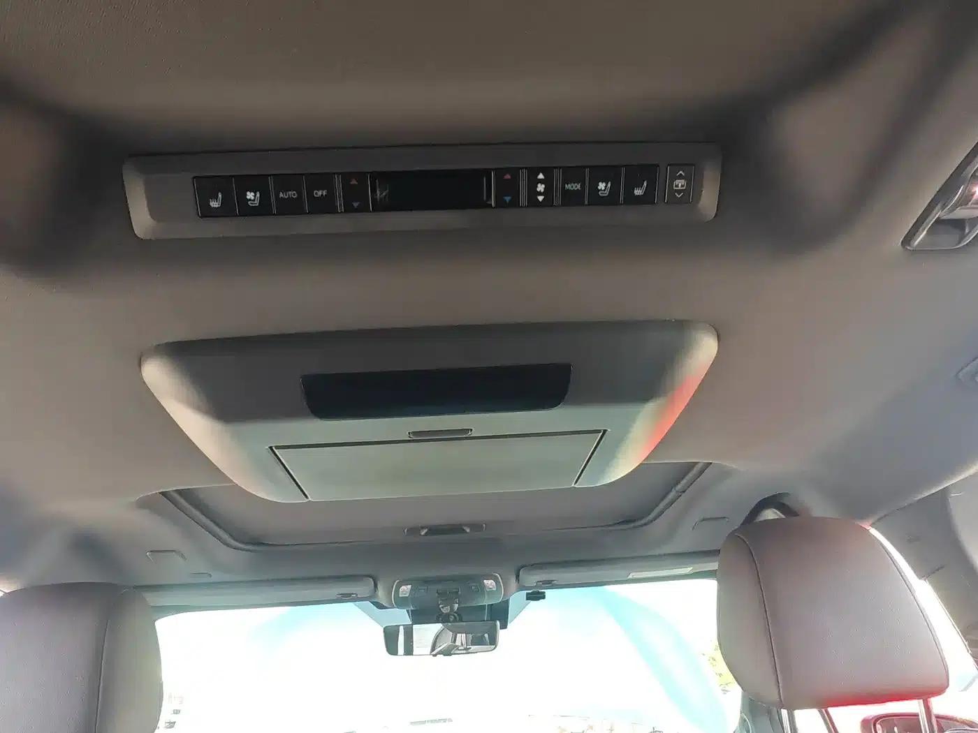 2021 Sienna 2.5L Hybrid Platinum Edition — миниатюра 8