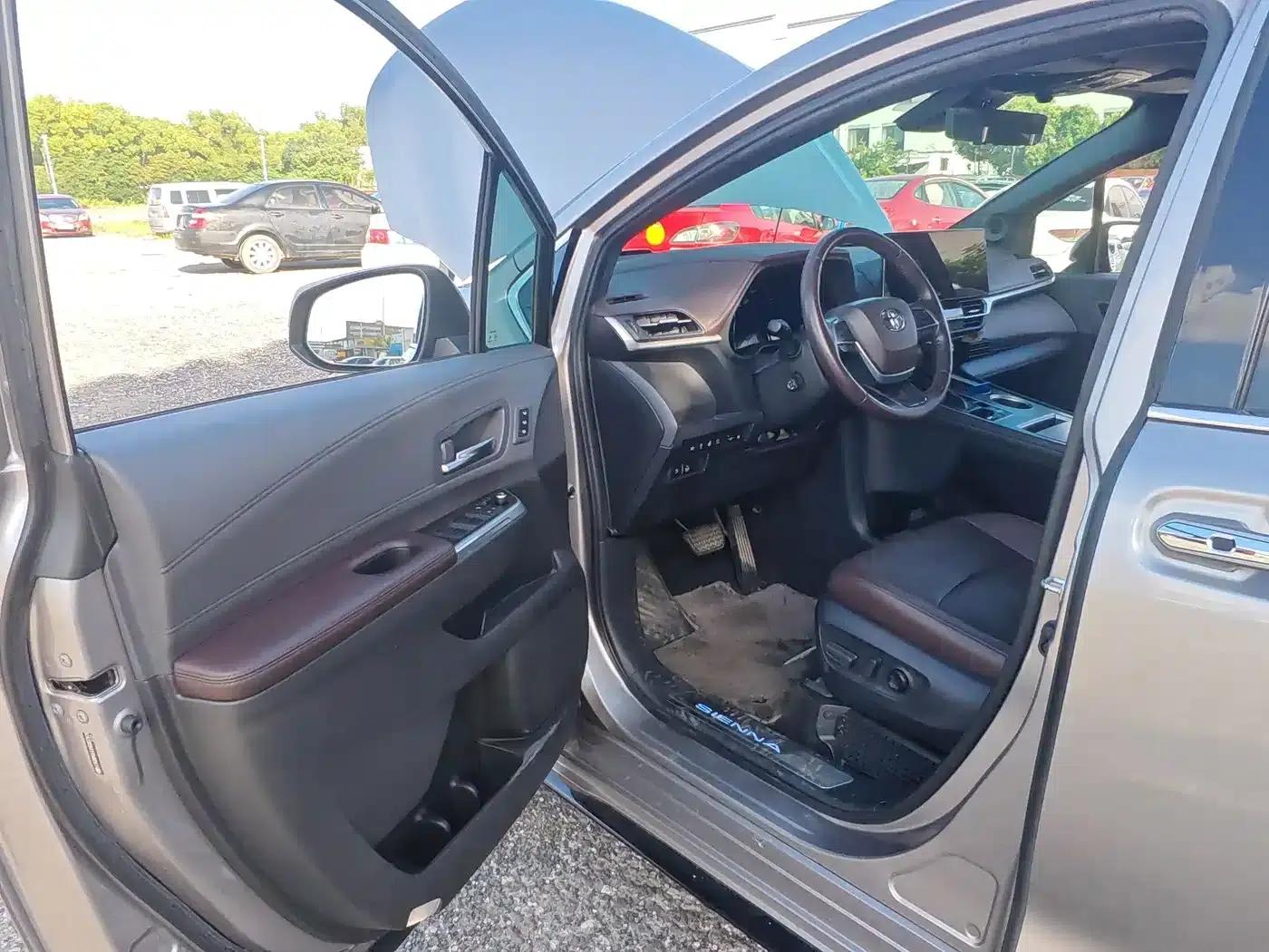 2021 Sienna 2.5L Hybrid Platinum Edition — миниатюра 9