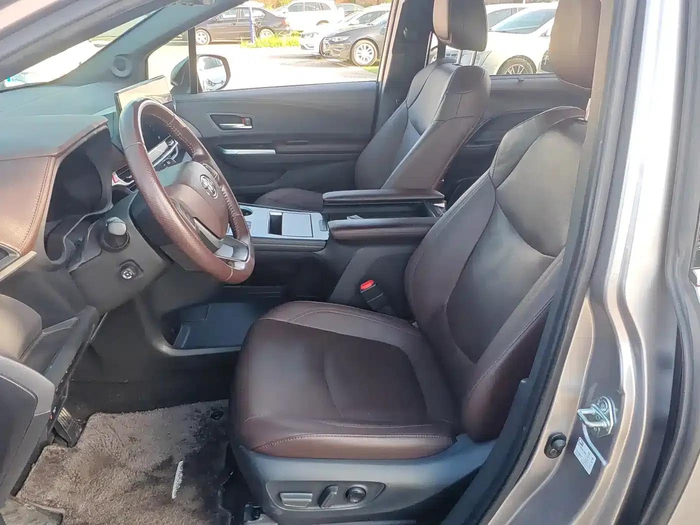 2021 Sienna 2.5L Hybrid Platinum Edition — миниатюра 10