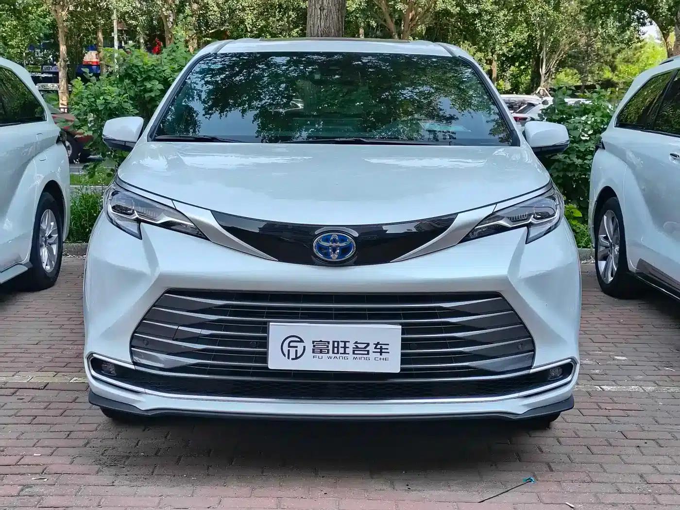 2021 Sienna 2.5L Hybrid Premium Edition — миниатюра 2