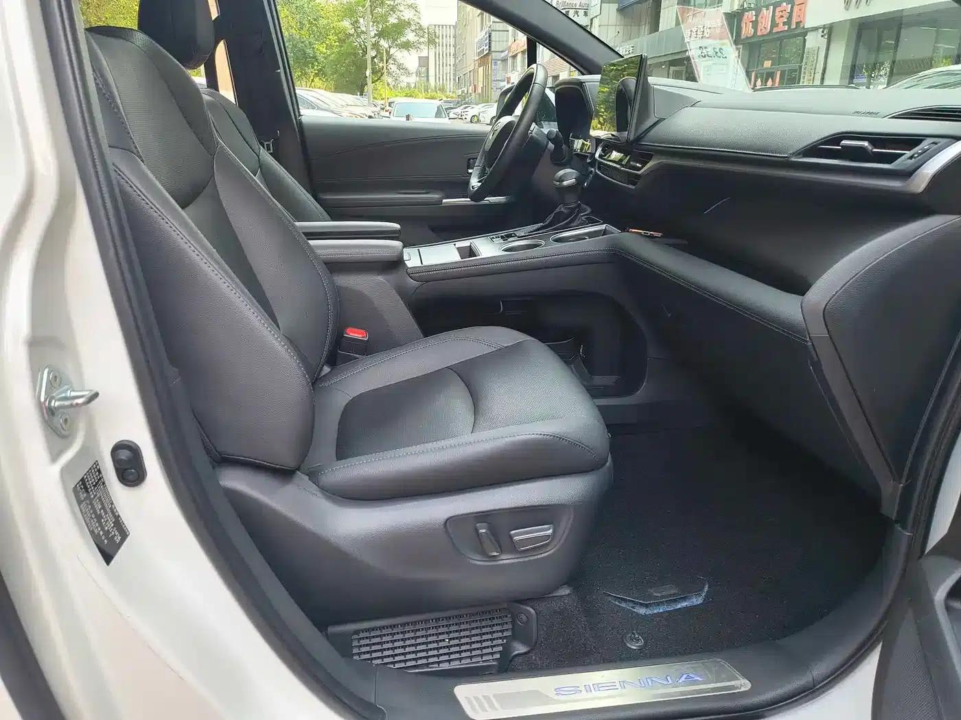 2021 Sienna 2.5L Hybrid Premium Edition — миниатюра 15