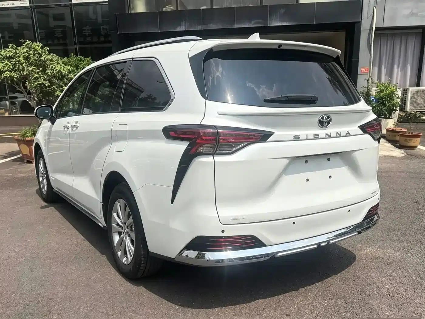 2024 Sienna 2.5L Hybrid Comfort Edition — миниатюра 4