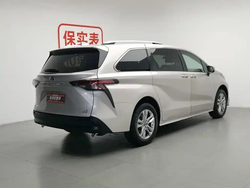 2023 Sienna 2.5L Hybrid Comfort Edition — миниатюра 2