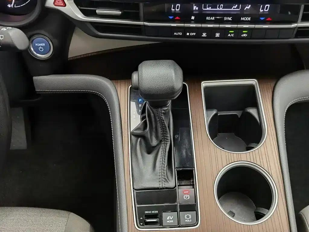 2023 Sienna 2.5L Hybrid Comfort Edition — миниатюра 13