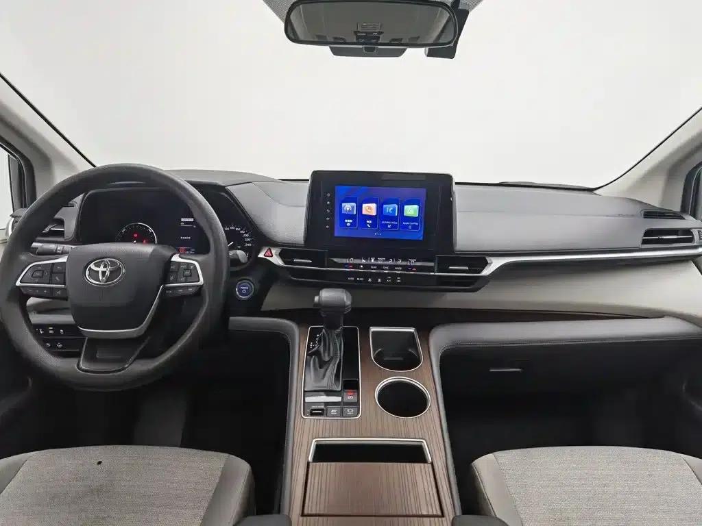 2023 Sienna 2.5L Hybrid Comfort Edition — миниатюра 5