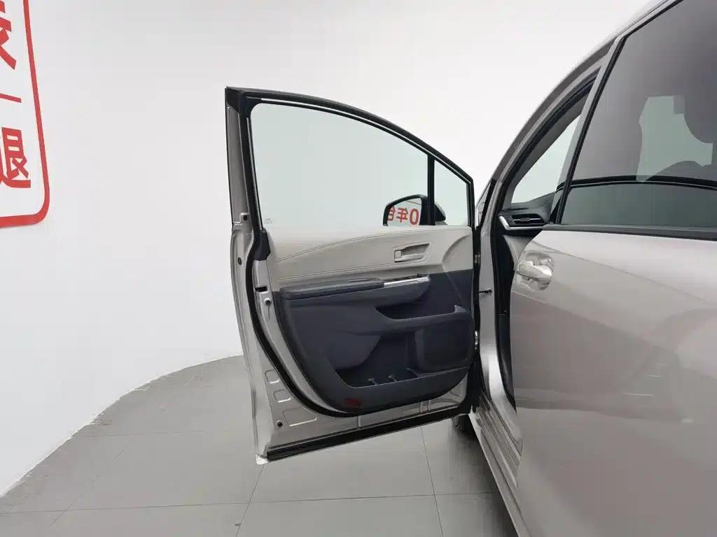 2023 Sienna 2.5L Hybrid Comfort Edition — миниатюра 8