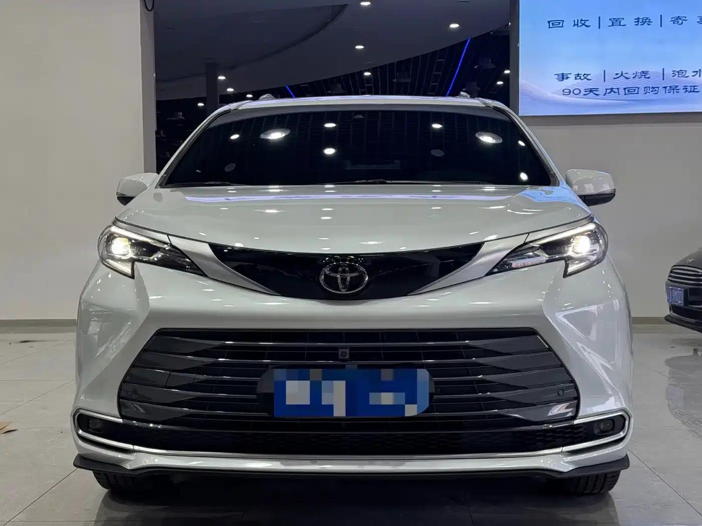 2024 Sienna 2.5L Hybrid AWD Premium Edition — миниатюра 2