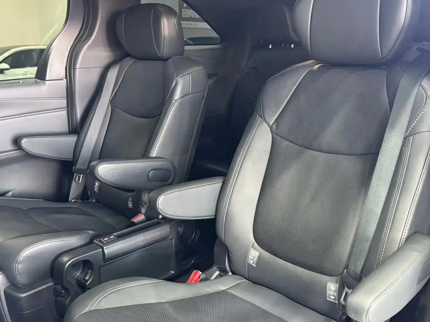 2024 Sienna 2.5L Hybrid AWD Premium Edition — миниатюра 13