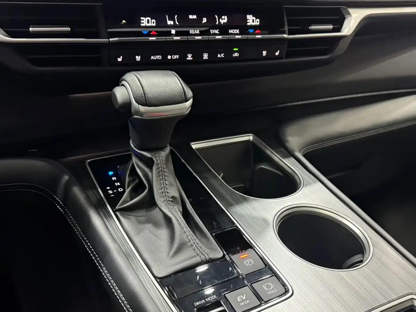 2024 Sienna 2.5L Hybrid AWD Premium Edition — миниатюра 17