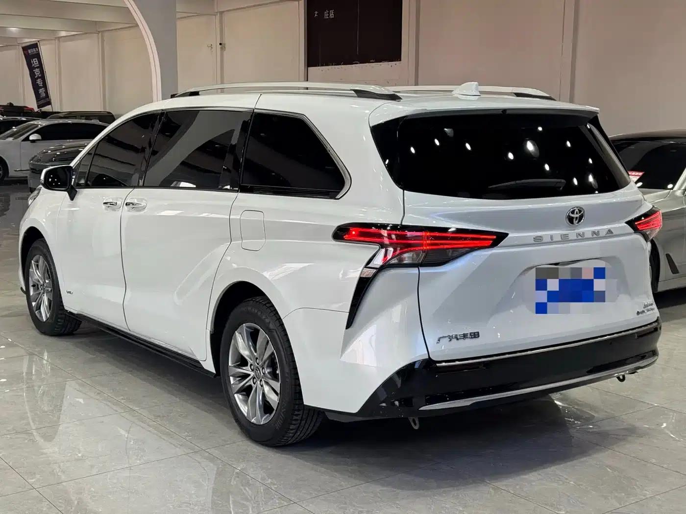 2024 Sienna 2.5L Hybrid AWD Premium Edition — миниатюра 3