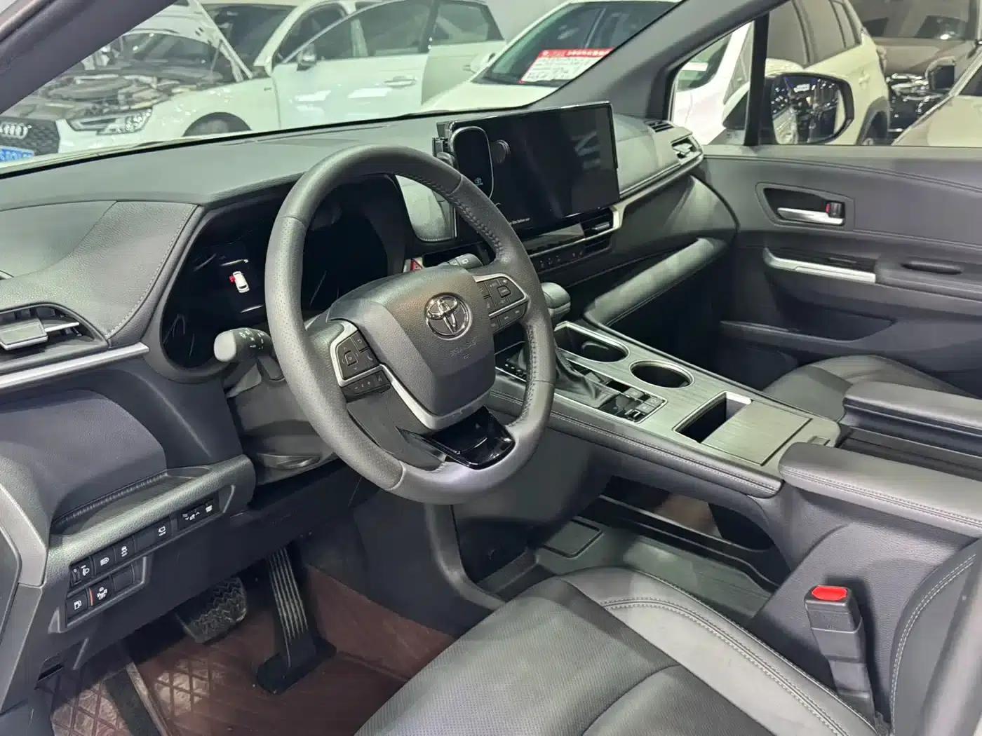 2024 Sienna 2.5L Hybrid AWD Premium Edition — миниатюра 6
