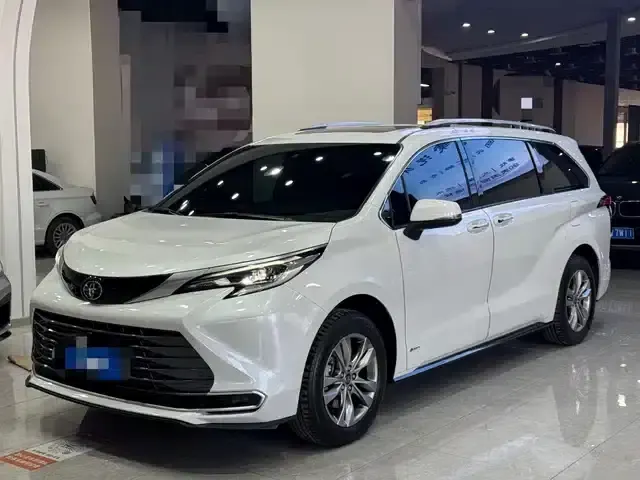 2024 Sienna 2.5L Hybrid AWD Premium Edition