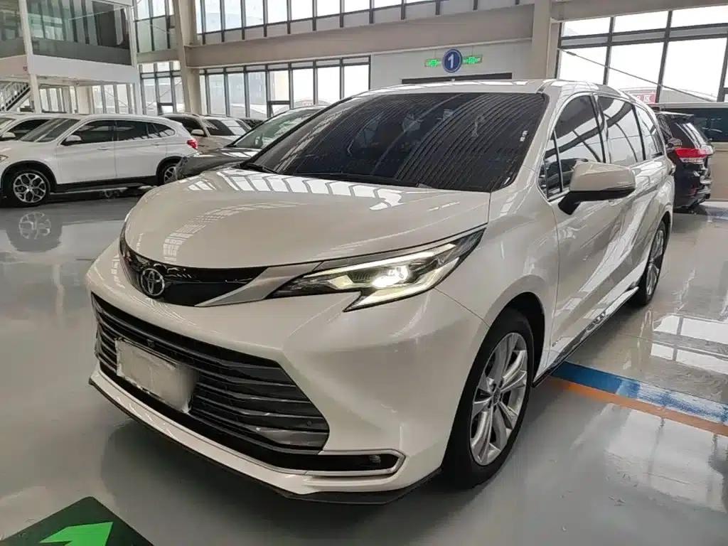 2024 Sienna 2.5L Hybrid Premium Edition — миниатюра 1