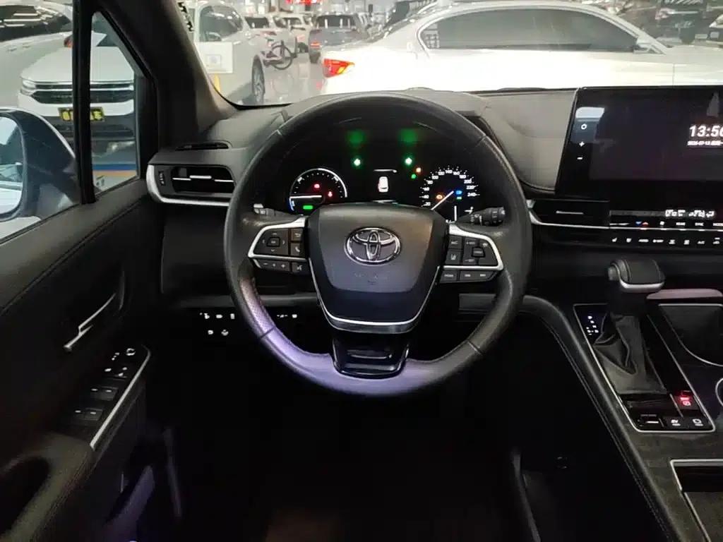 2024 Sienna 2.5L Hybrid Premium Edition — миниатюра 11