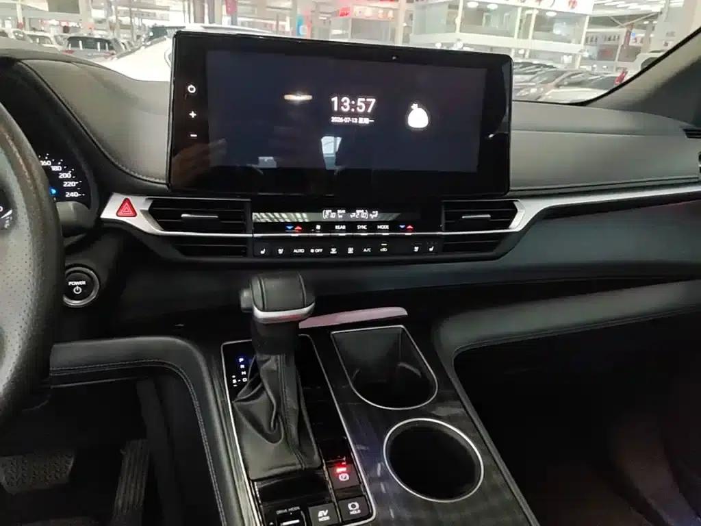 2024 Sienna 2.5L Hybrid Premium Edition — миниатюра 13