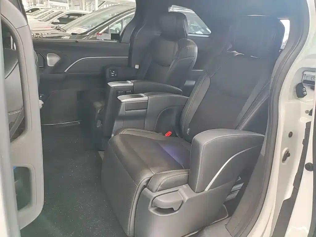 2024 Sienna 2.5L Hybrid Premium Edition — миниатюра 17