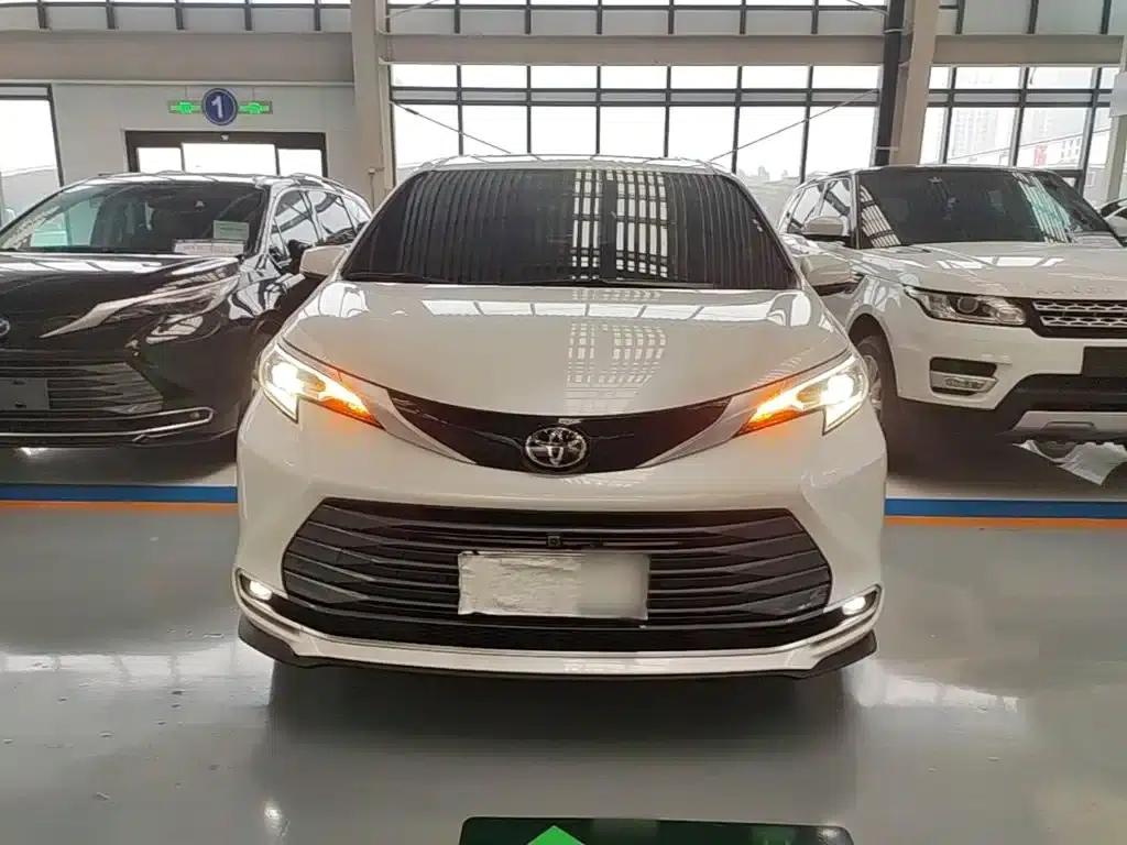 2024 Sienna 2.5L Hybrid Premium Edition — миниатюра 3