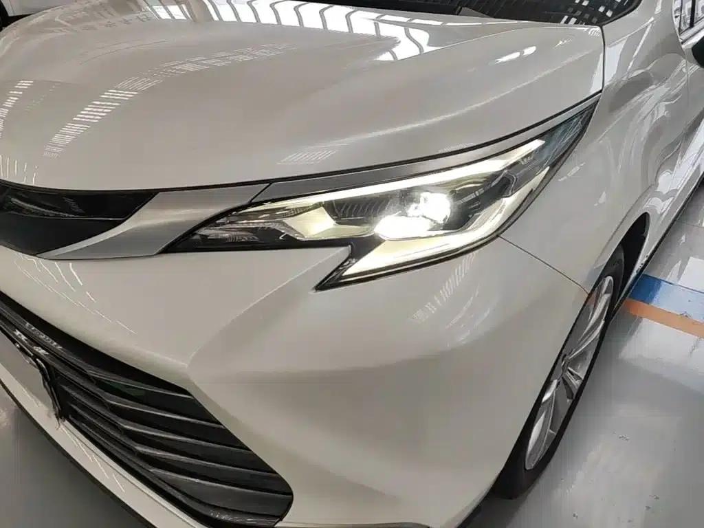 2024 Sienna 2.5L Hybrid Premium Edition — миниатюра 24