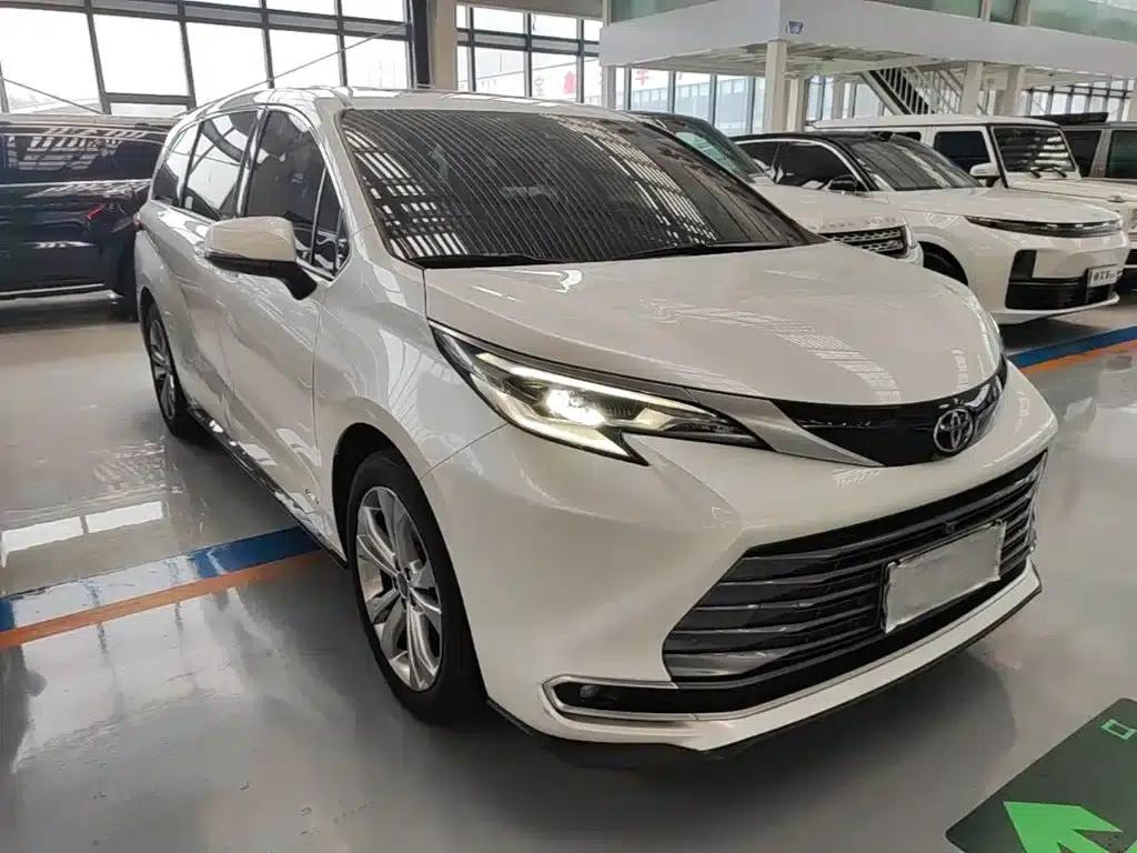 2024 Sienna 2.5L Hybrid Premium Edition — миниатюра 4