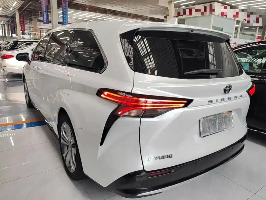 2024 Sienna 2.5L Hybrid Premium Edition — миниатюра 5