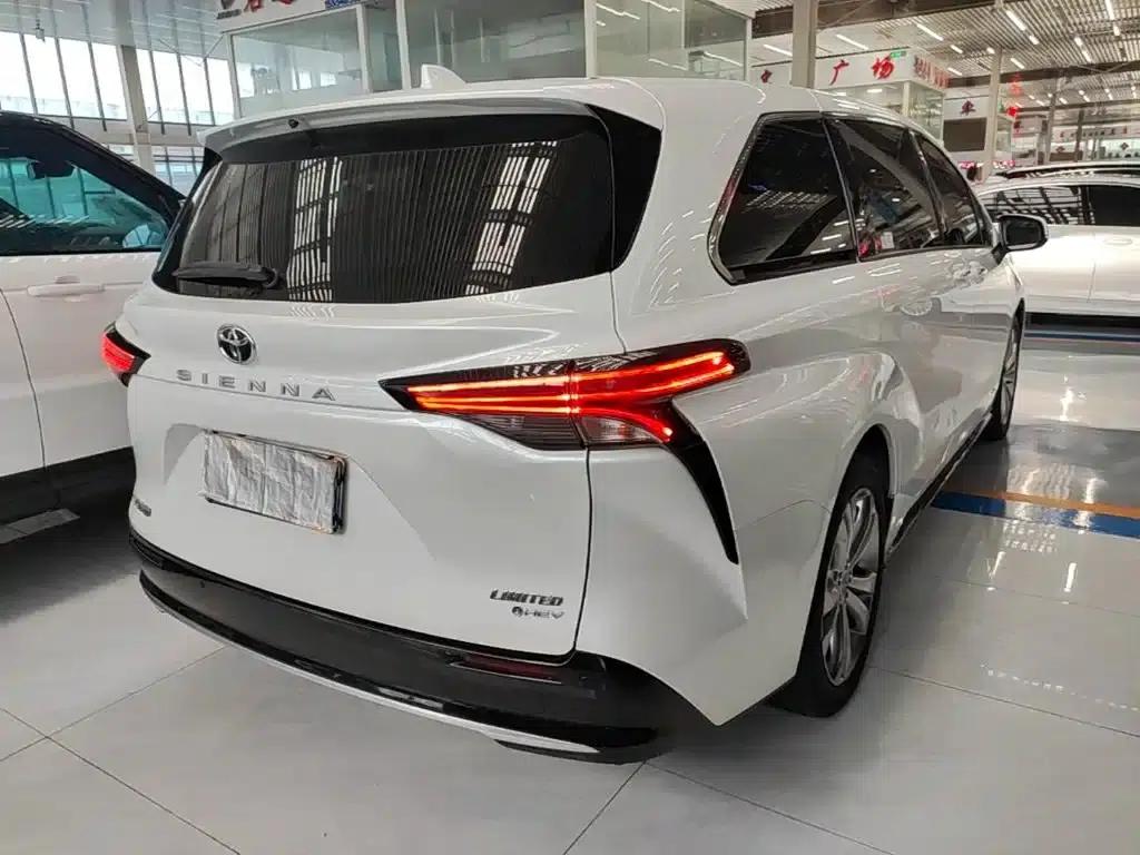 2024 Sienna 2.5L Hybrid Premium Edition — миниатюра 7