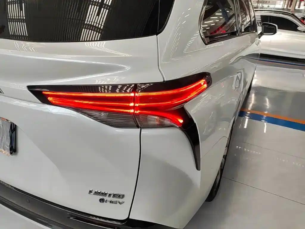 2024 Sienna 2.5L Hybrid Premium Edition — миниатюра 8