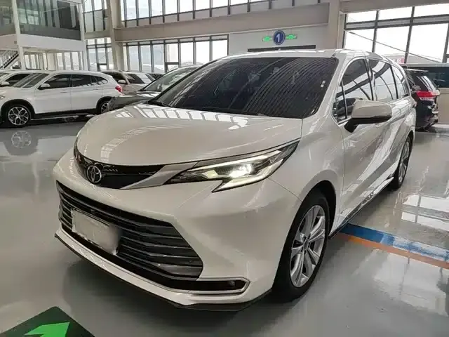 2024 Sienna 2.5L Hybrid Premium Edition