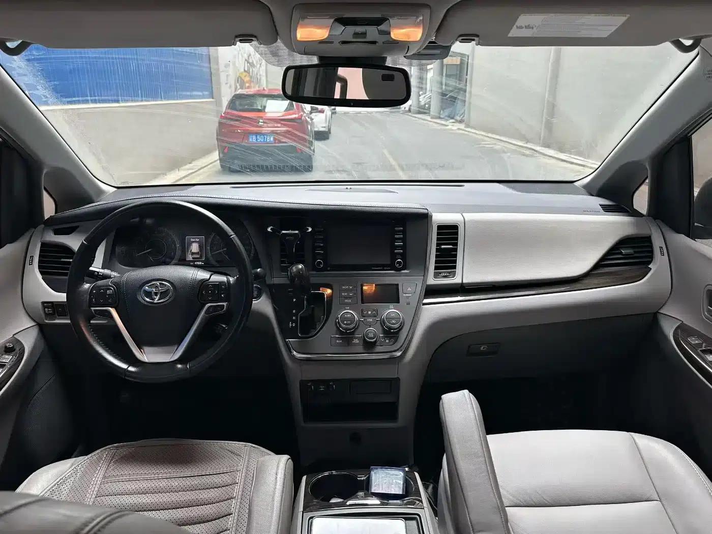 2015 SIENNA 3.5L AWD — миниатюра 9