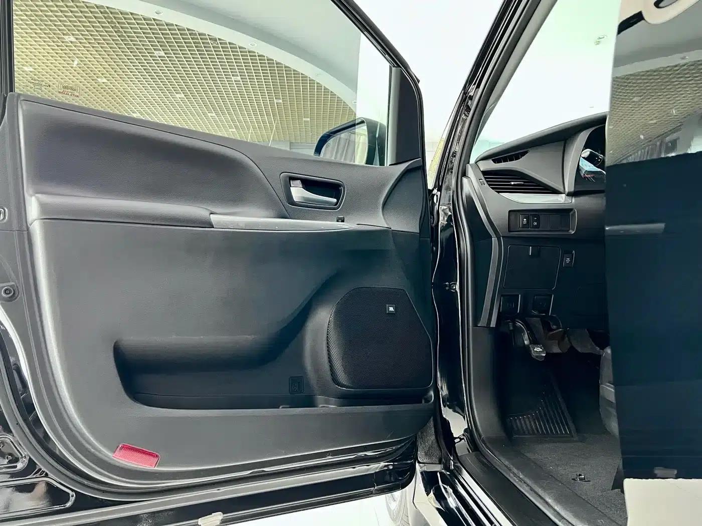 2019 SIENNA 3.5L Canadian Spec — миниатюра 20