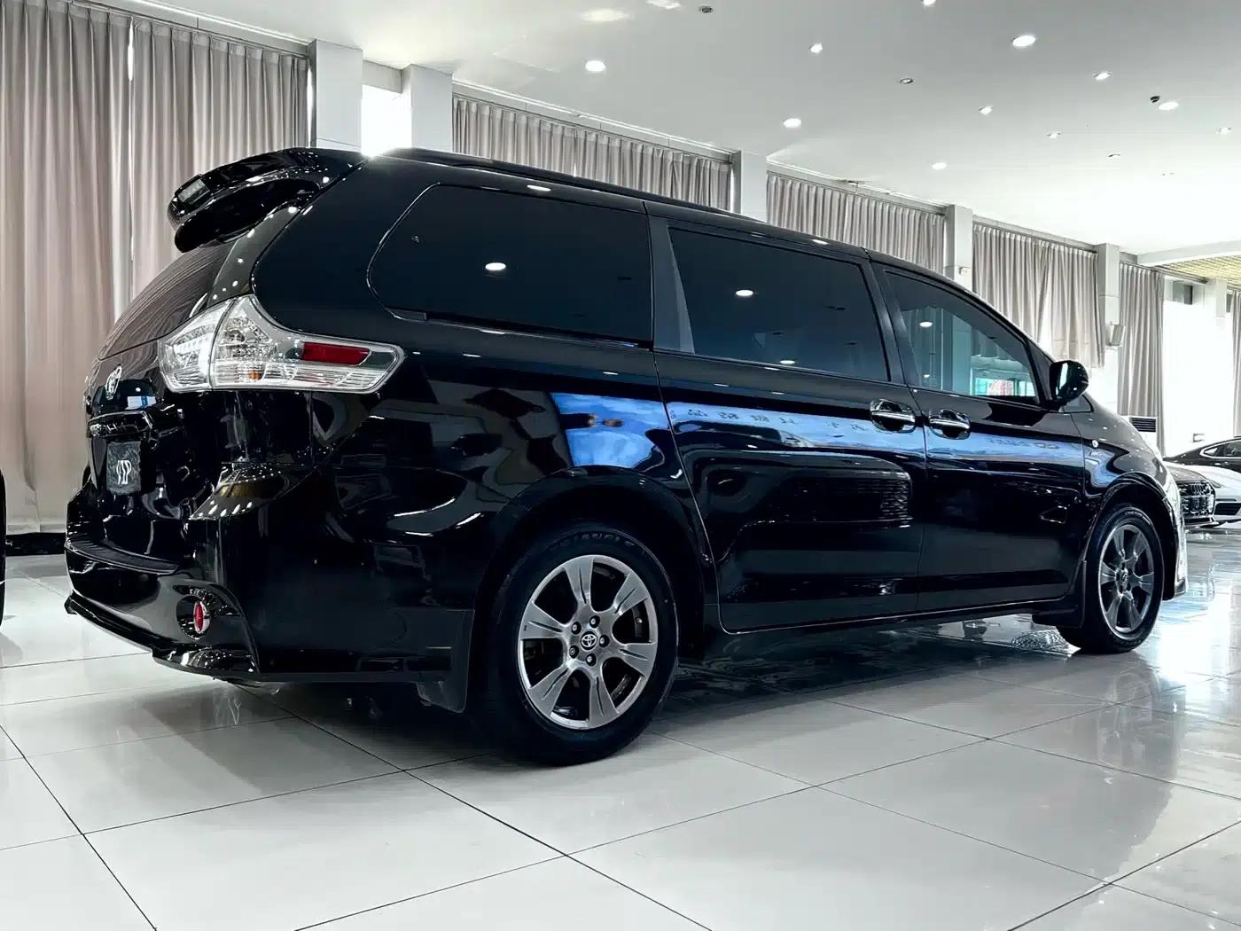 2019 SIENNA 3.5L Canadian Spec — миниатюра 4