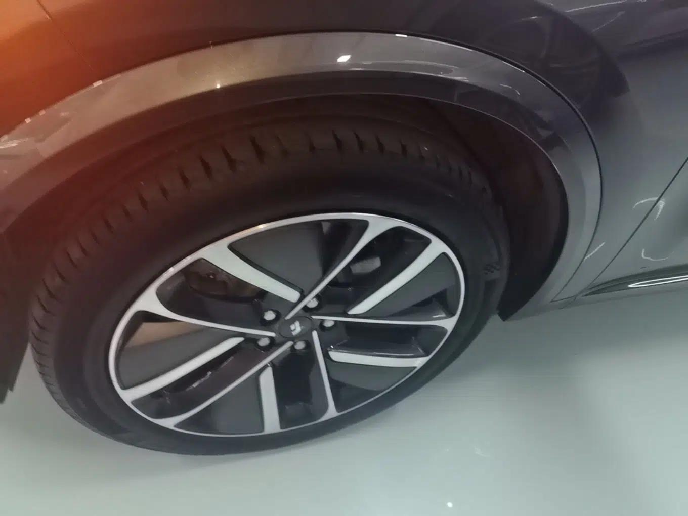 Li Auto L8 2024 Max — миниатюра 10
