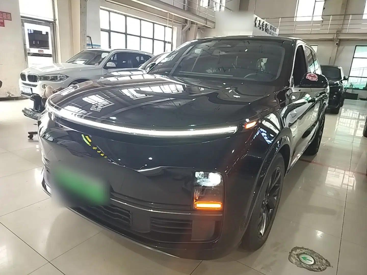 Li Auto L8 2023 Pro Model — миниатюра 1