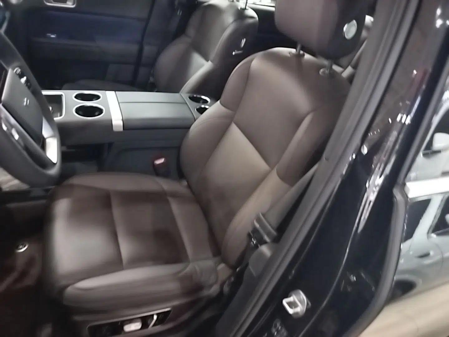 Li Auto L8 2023 Pro Model — миниатюра 17