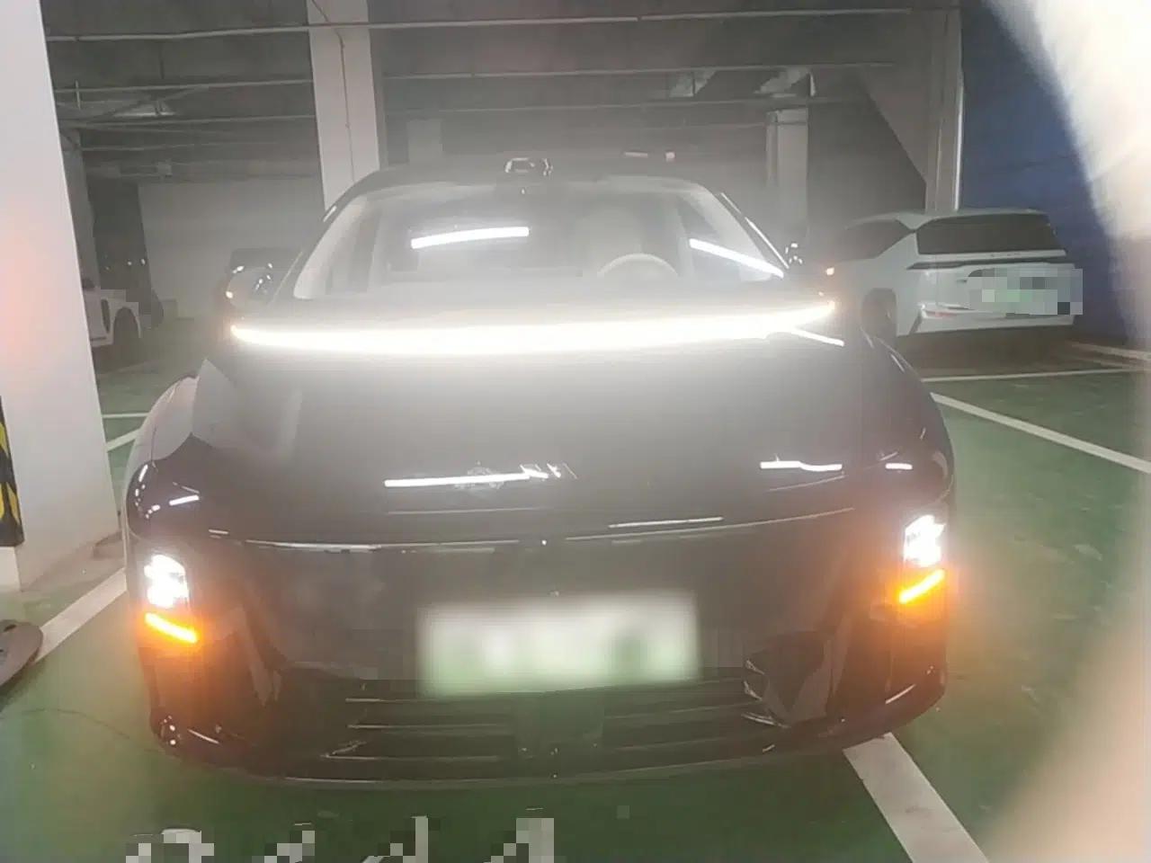 Li Auto i8 2025 Model Standard Version — миниатюра 2
