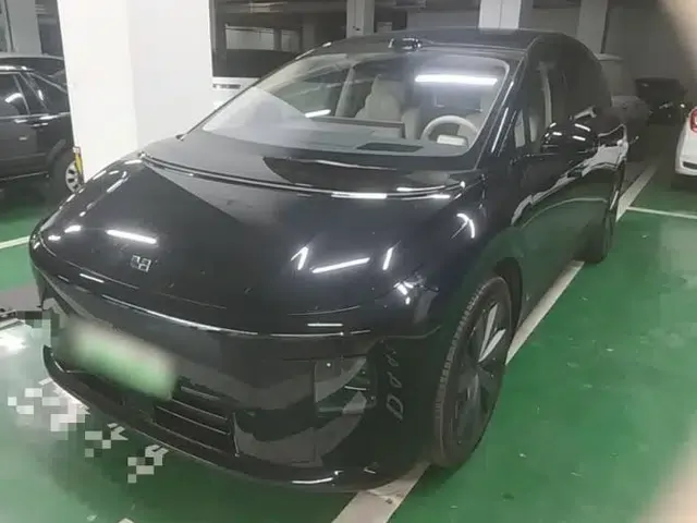 Li Auto i8 2025 Model Standard Version