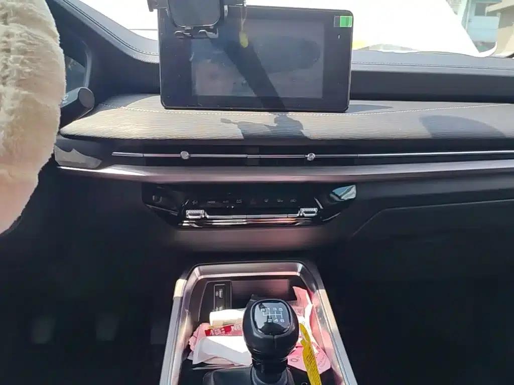 Wuling Jiachen 2022 1.5L Manual Comfort Edition — миниатюра 13