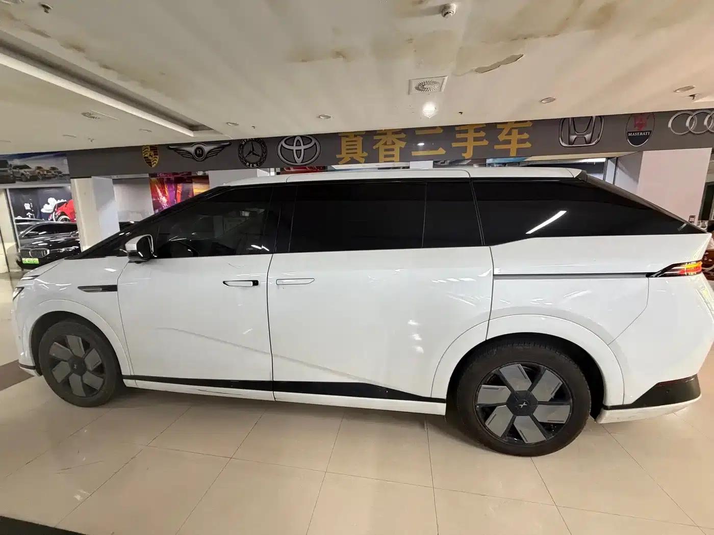 XPeng X9 2024 Model: 702kWh Ultra-Long Range (Max) — миниатюра 11