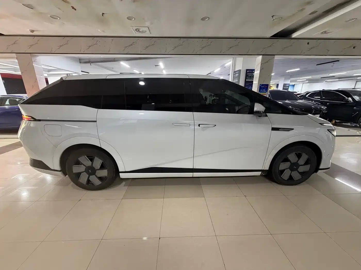 XPeng X9 2024 Model: 702kWh Ultra-Long Range (Max) — миниатюра 7