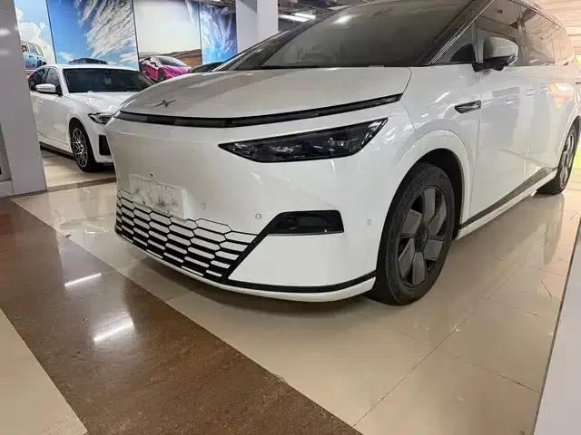 XPeng X9 2024 Model: 702kWh Ultra-Long Range (Max)