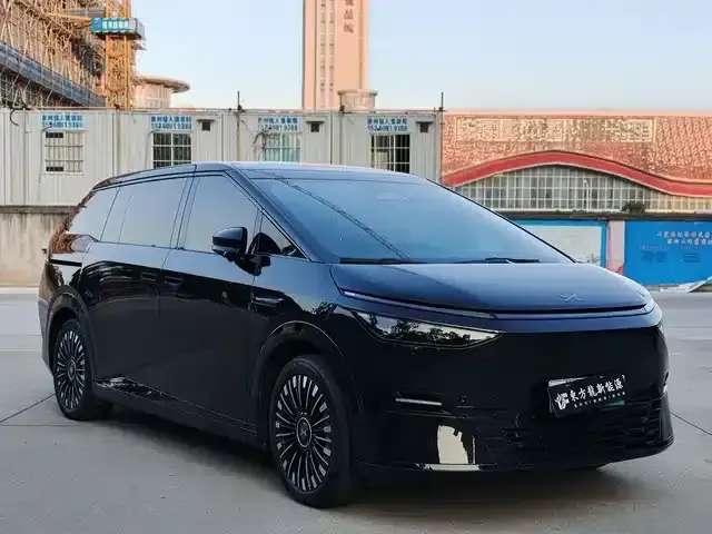 XPeng X9 2025 Pure Electric Model with a Maximum Range of 740km