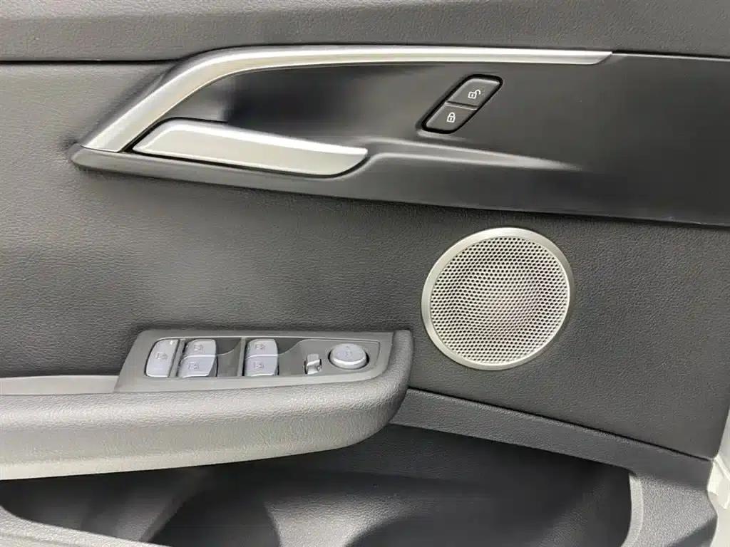 2020 BMW 1 Series 120i M Sport Package — миниатюра 26