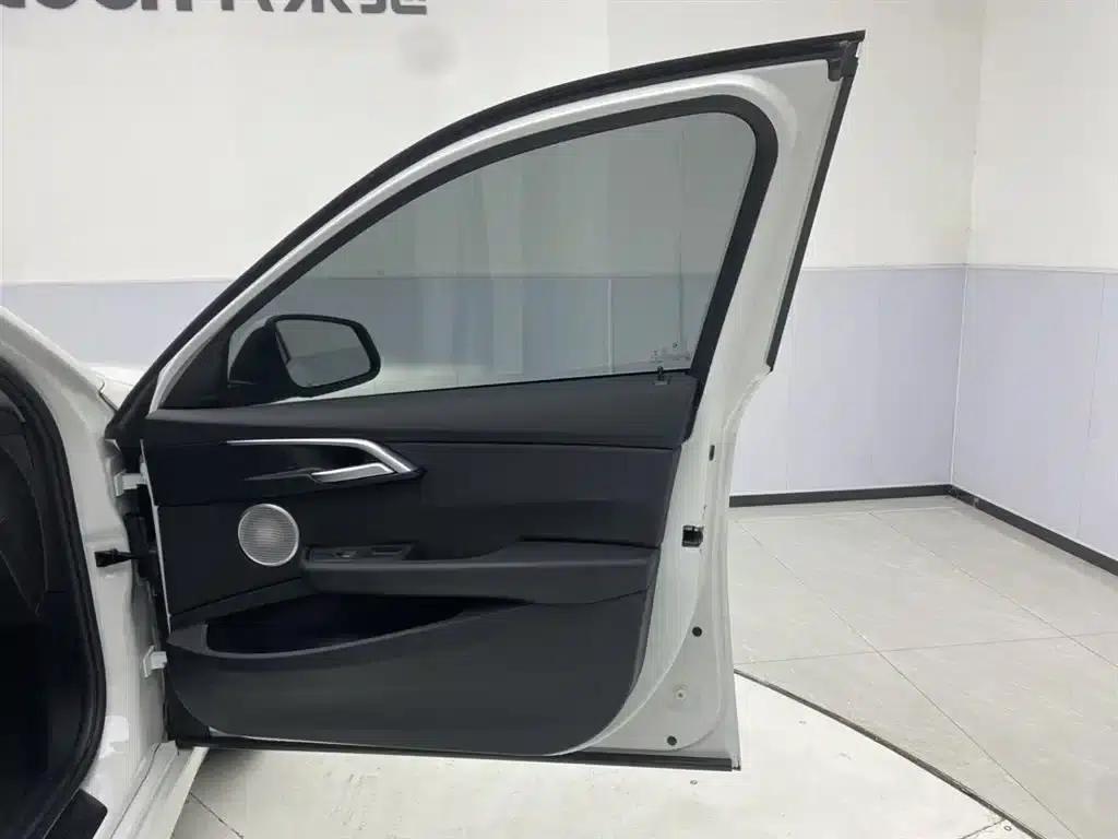 2020 BMW 1 Series 120i M Sport Package — миниатюра 27
