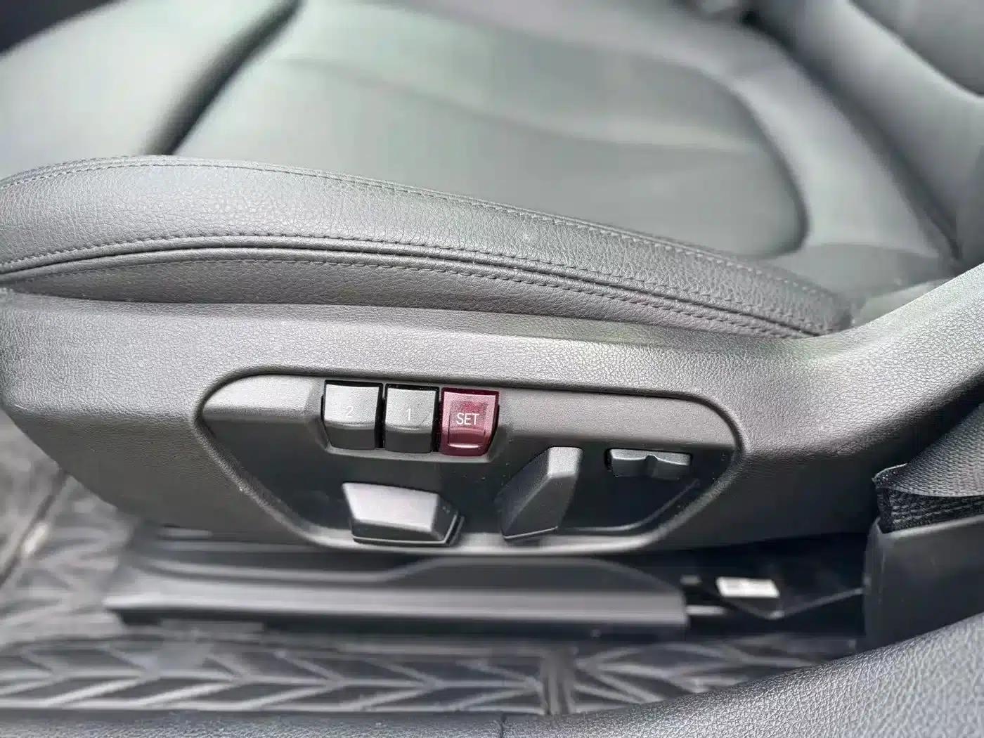 2020 BMW 1 Series 125i Leading M Sport Package — миниатюра 12