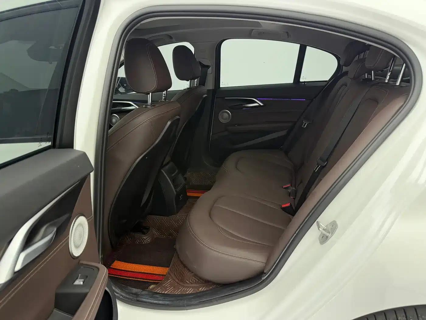 BMW 1 Series 2021 Facelift 120i M Sport Shadow Edition — миниатюра 16