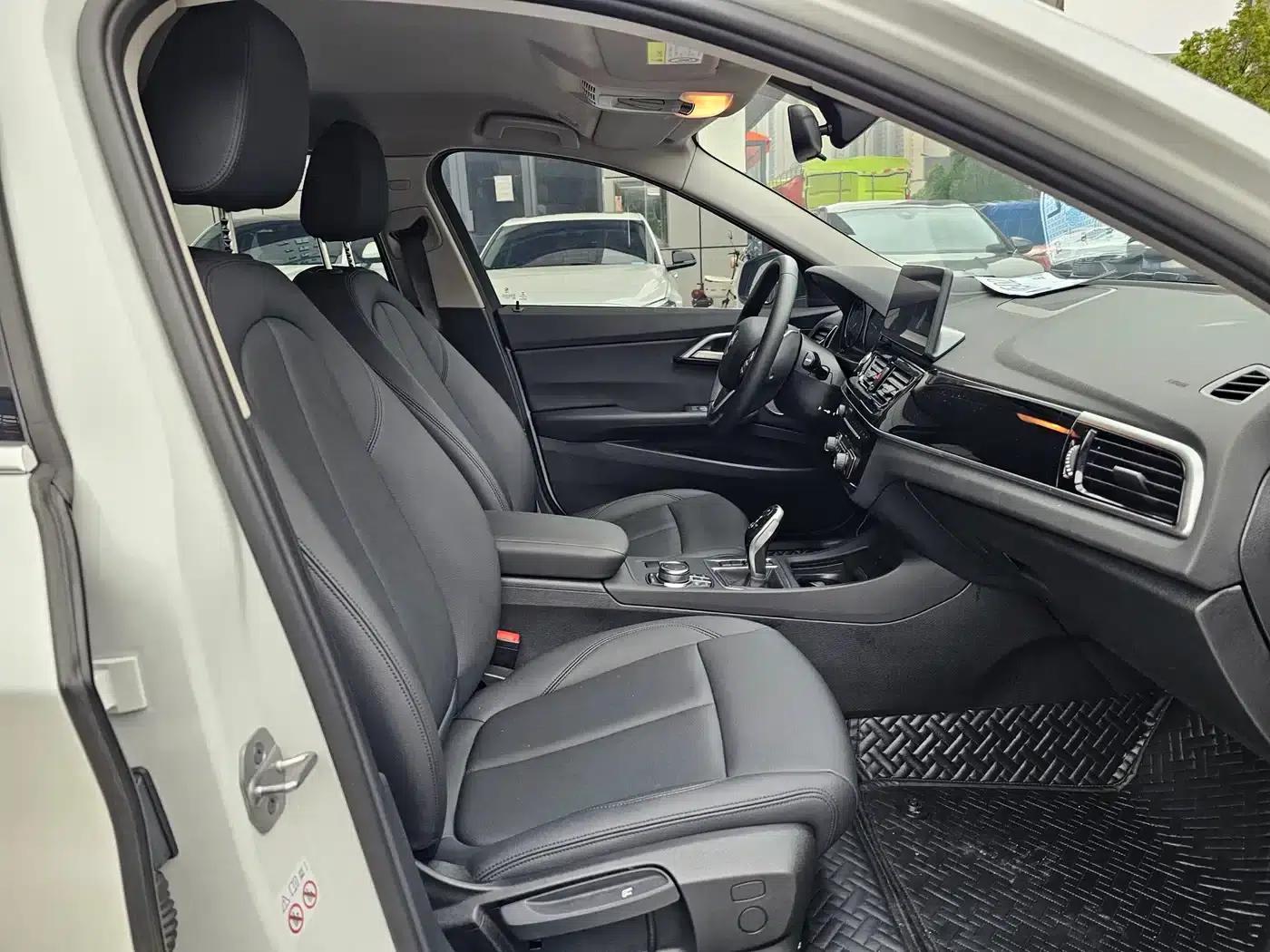 2023 BMW 1 Series 120i M Sport — миниатюра 4