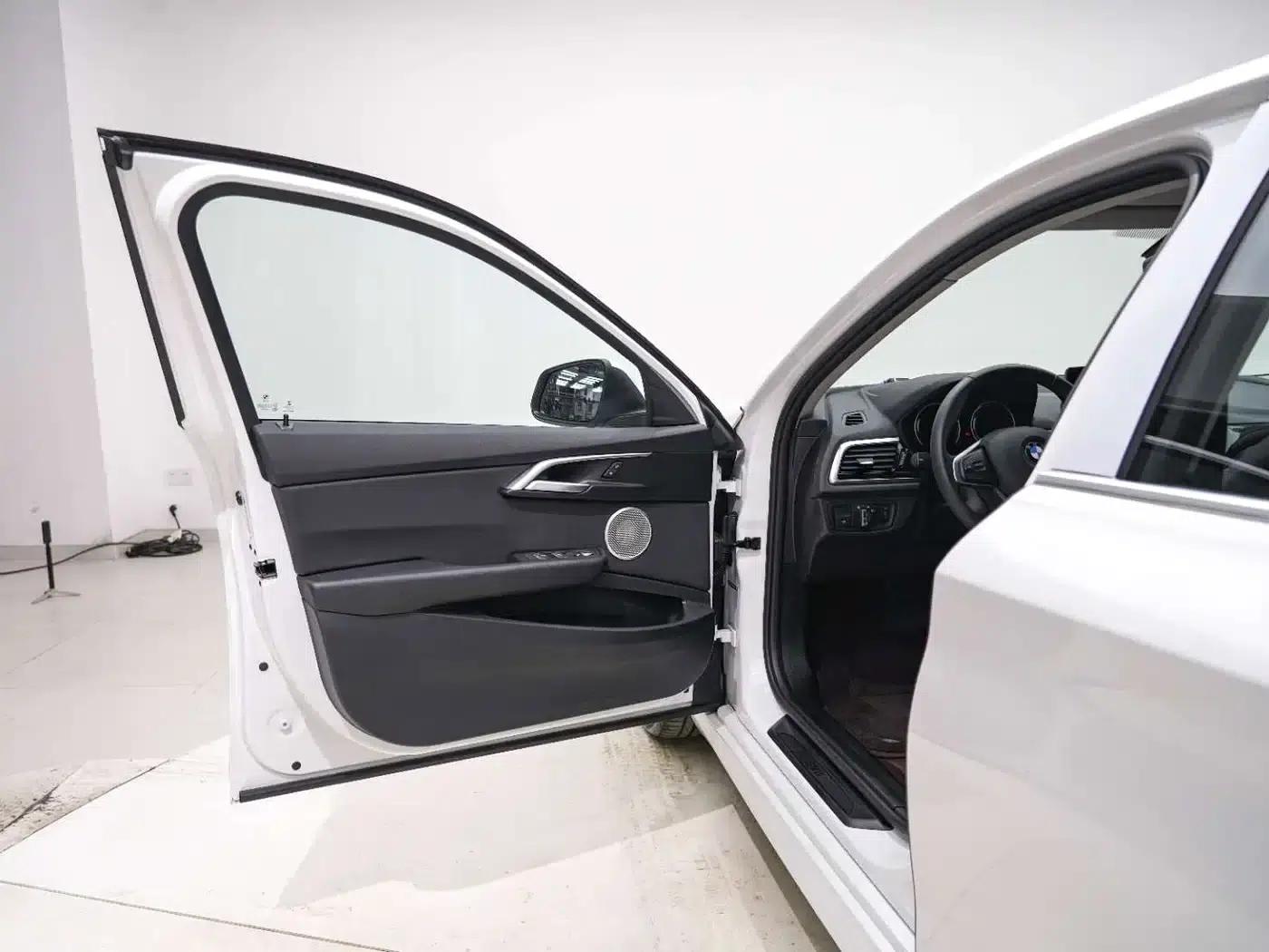 2023 BMW 1 Series 120i M Sport — миниатюра 12