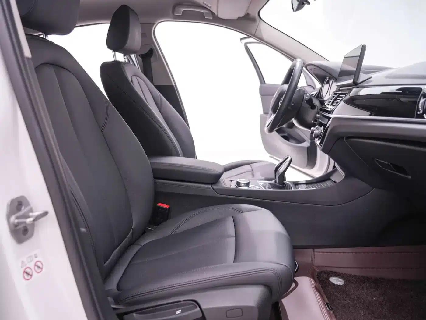 2023 BMW 1 Series 120i M Sport — миниатюра 25