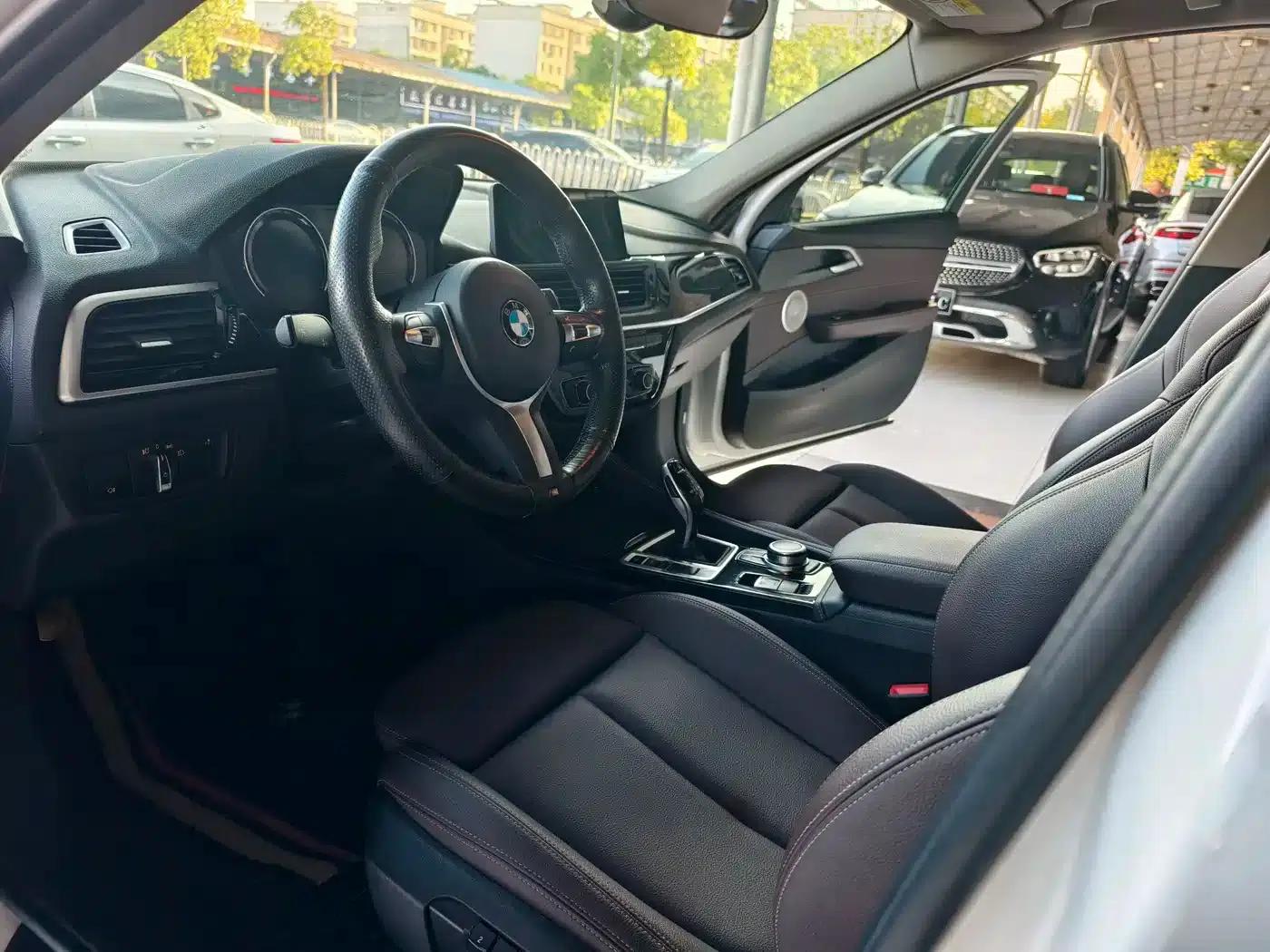 2021 BMW 1 Series 120i M Sport — миниатюра 4