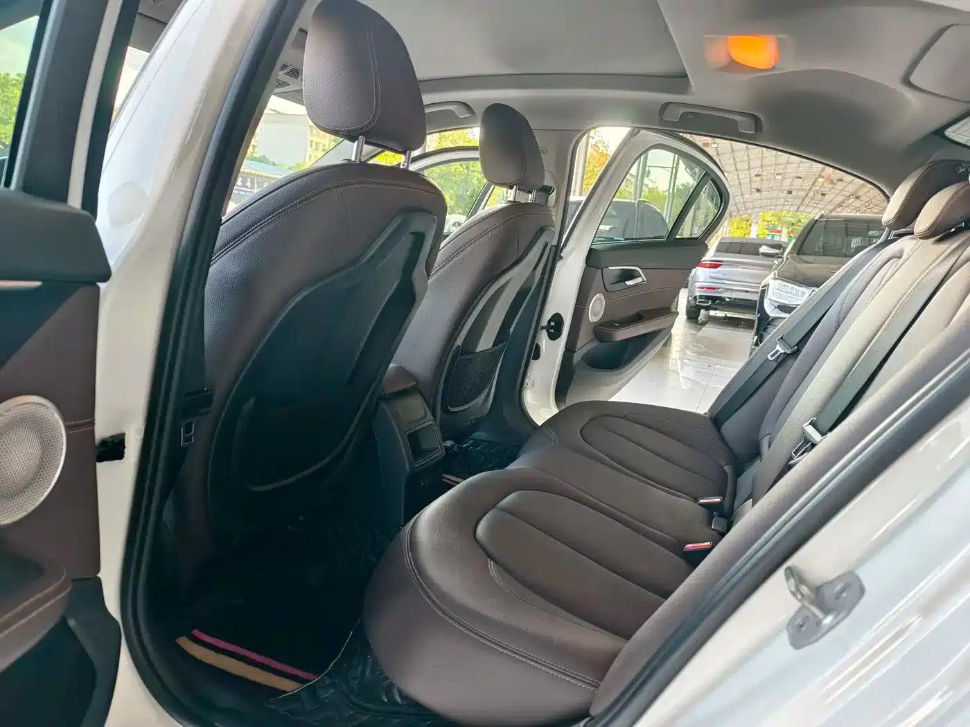 2021 BMW 1 Series 120i M Sport — миниатюра 6