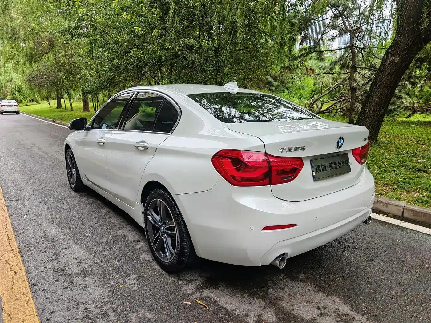 BMW 1 Series 2020 120i Fashion Edition — миниатюра 11